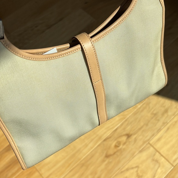 GUCCI Jackie Hand Bag with Piston Lock Accent! - Picture 12 of 12